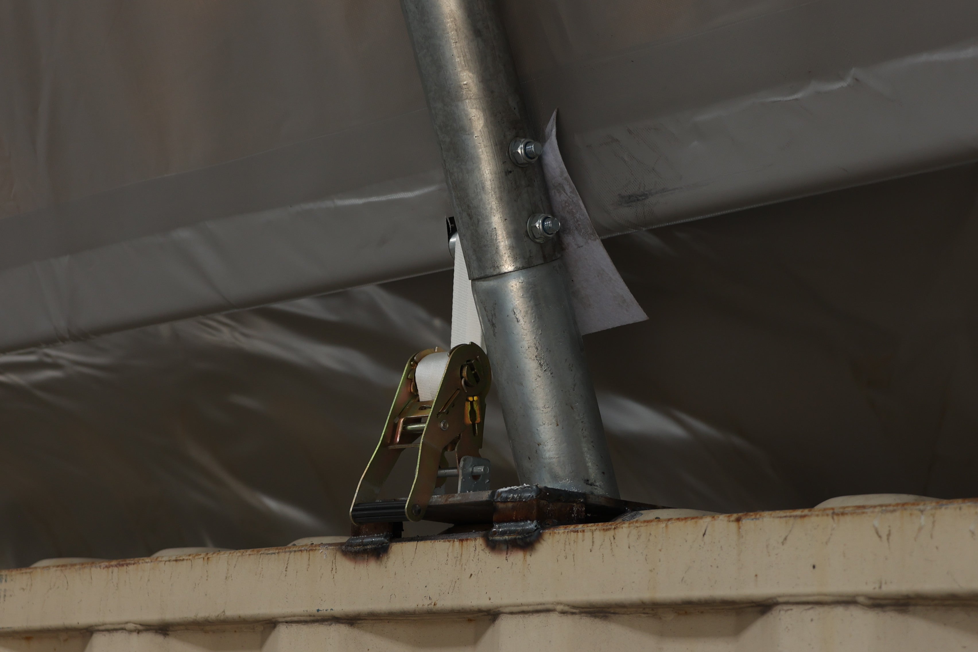 Auvents de conteneurs - 33 pieds x 40 pieds x 12 pieds (10 mx 12 mx 3,6 m)